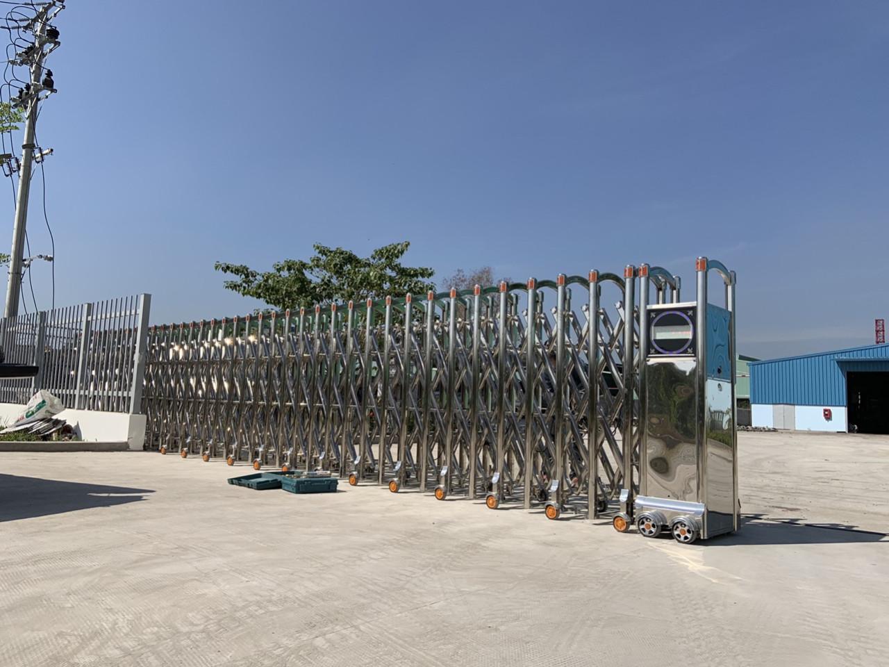 Cổng xếp điện điều khiển từ xa