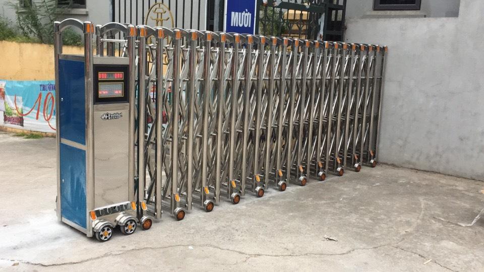 Cửa cổng xếp inox 201