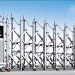Nên Chọn Cổng Xếp Inox Hay Nhôm? So Sánh Độ Bền & Giá Thành