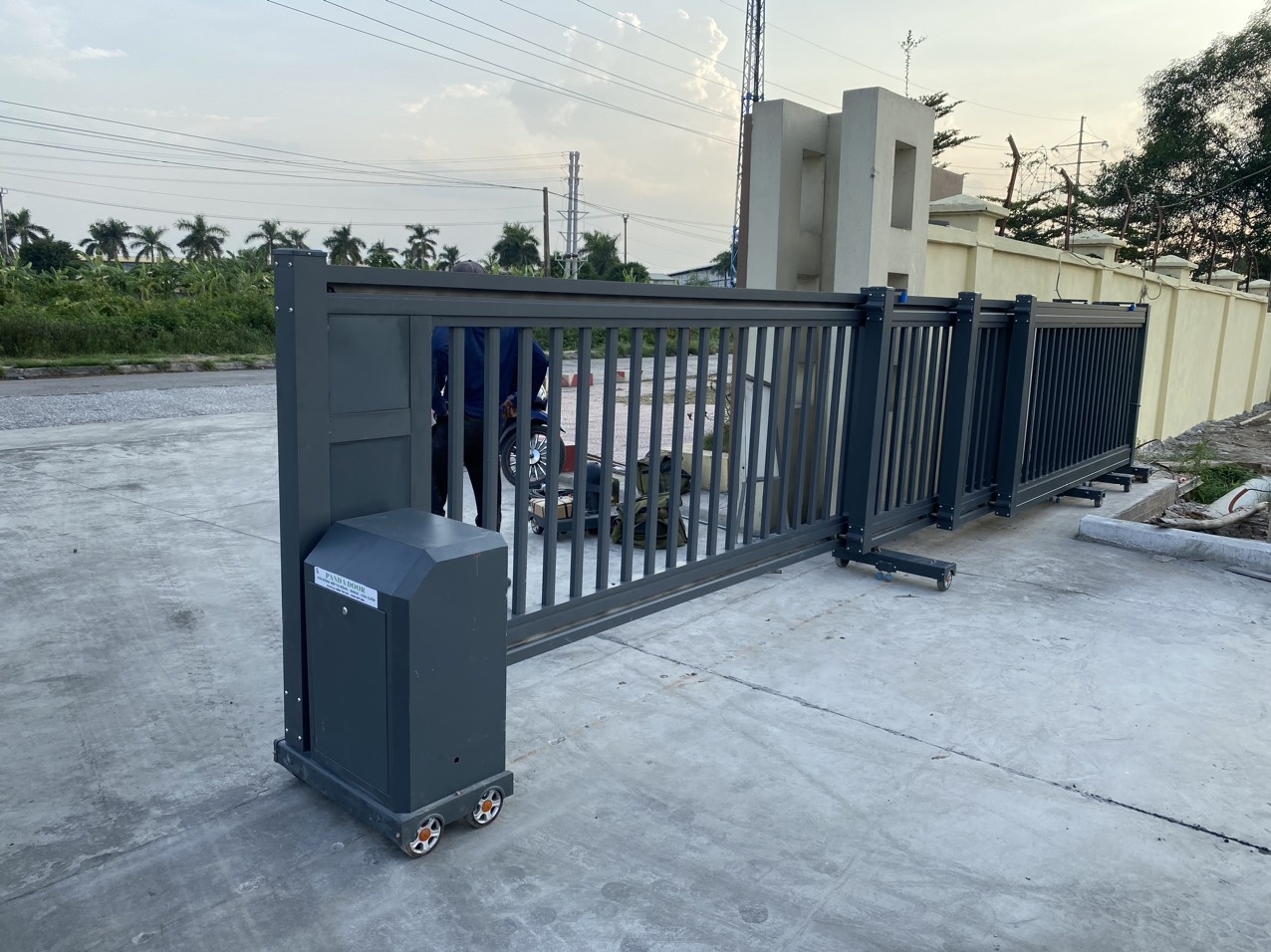 Nam Thiên Long báo giá cổng xếp tại Bình Dương